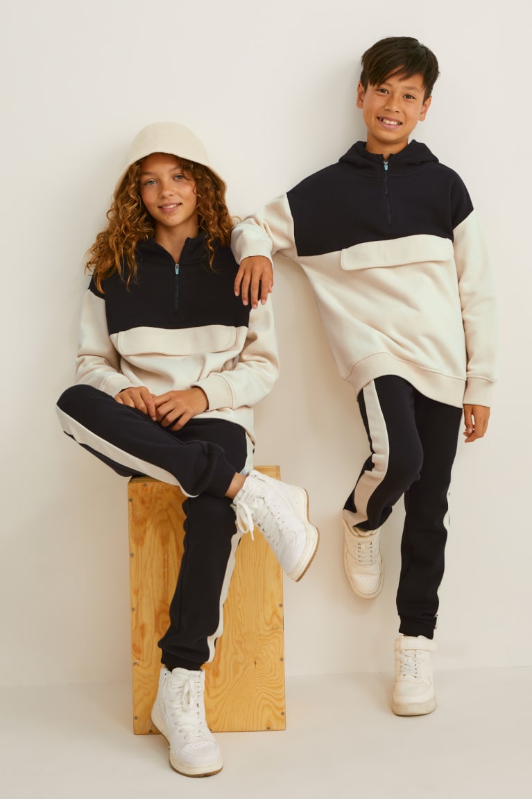 φουτερ με κουκουλα C&A Set And Joggers Genderneutral 2 Piece μαυρα | LYWFDX-216